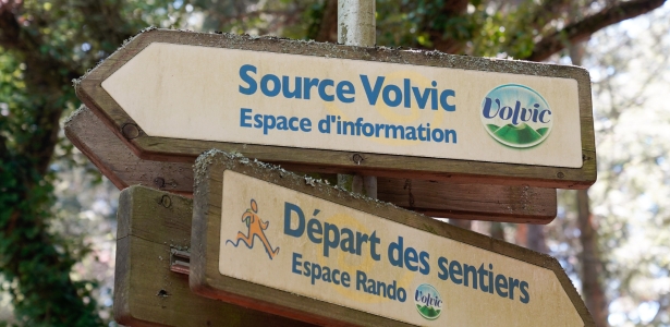 Danone continue de pomper l'eau à Volvic malgré la sécheresse