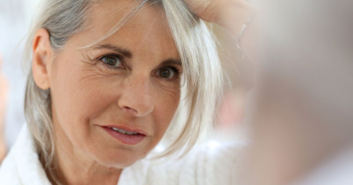 Perte de cheveux à la ménopause : astuces et solutions pour retrouver une chevelure dense