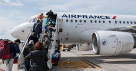 Greenwashing : 17 compagnies aériennes accusées de faire payer plus cher les clients pour rien