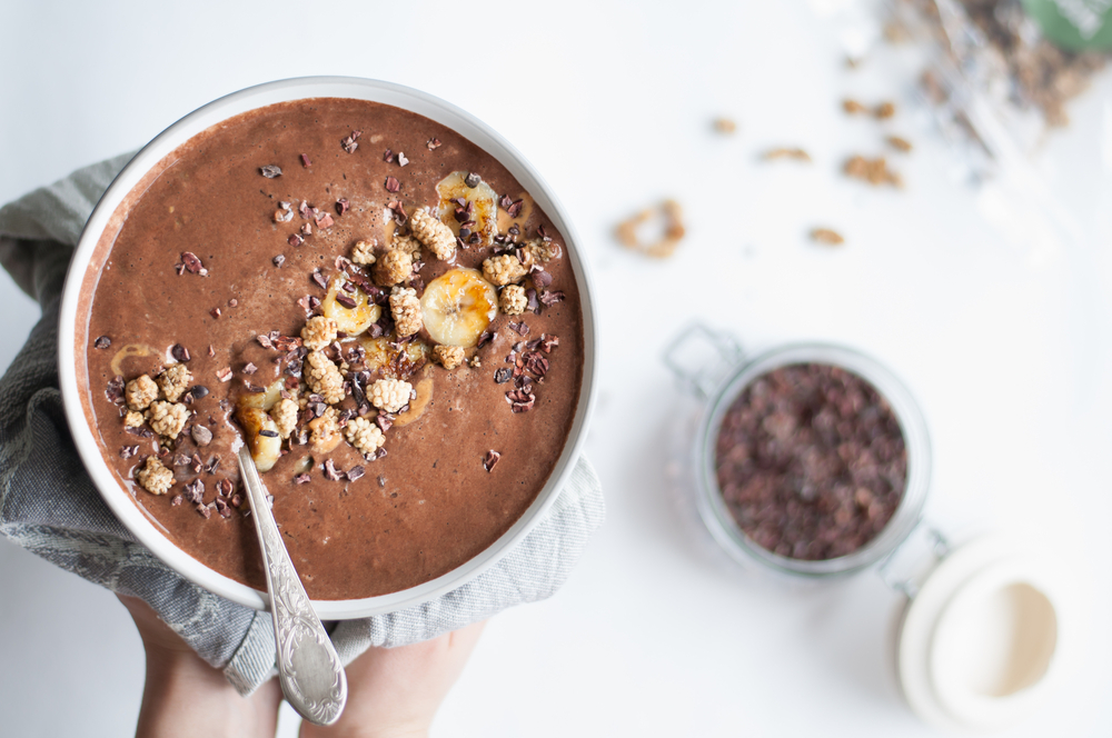 Smoothie bowl au cacao : un réveil gourmand