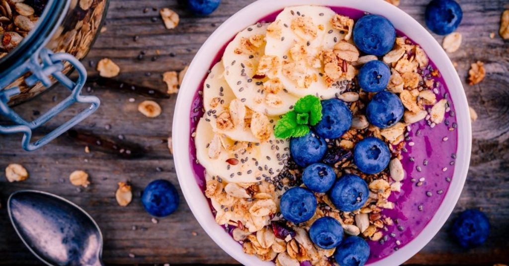 Des smoothies bowls vitaminés pour bien commencer les journées d’été