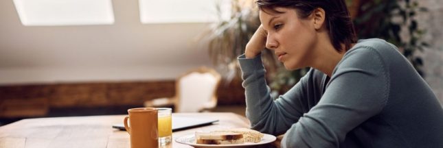 La solitude : se sentir seul.