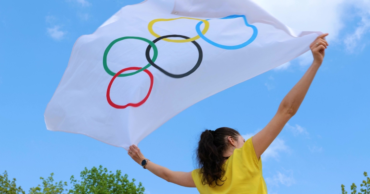 JO : C'est une immense émotion, le drapeau olympique hissé sur la mairie  de Paris