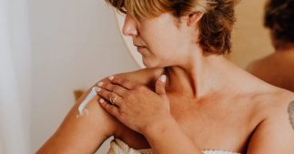 Comment atténuer les marques liées à l'âge sur votre peau ? Comment atténuer les marques liées à l'âge sur votre peau ?