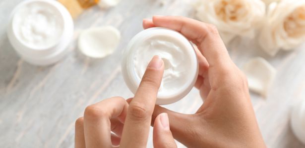 Les fausses promesses de protection des crèmes avec filtre UV