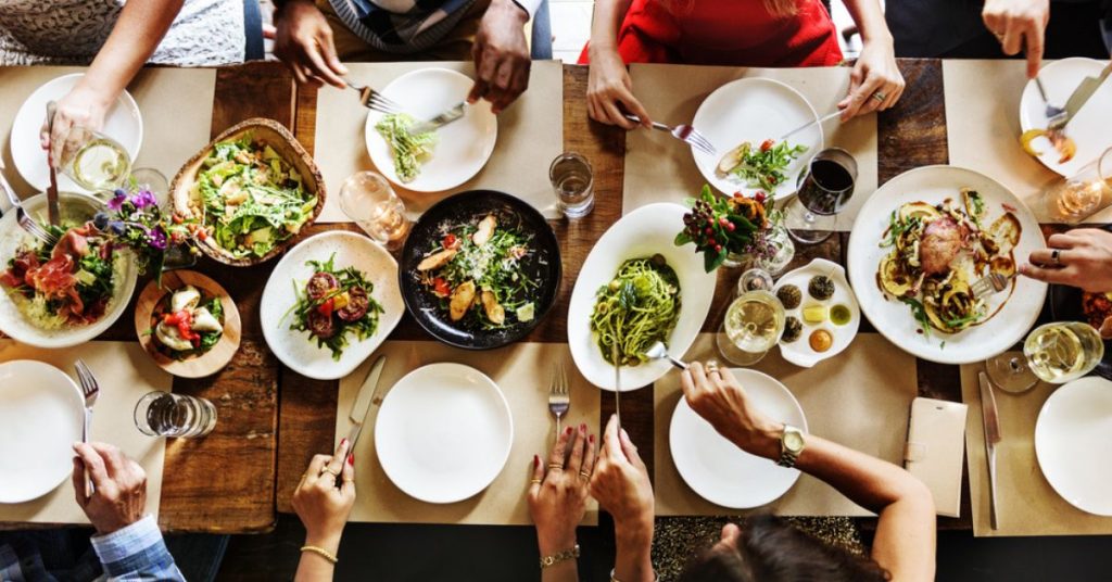 Cuisine d’été : 5 idées de menus pas chers pour les grandes tablées