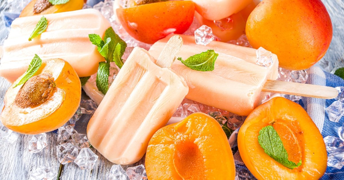 Recette estivale – Bâtonnets de glace à l’abricot fraîcheur