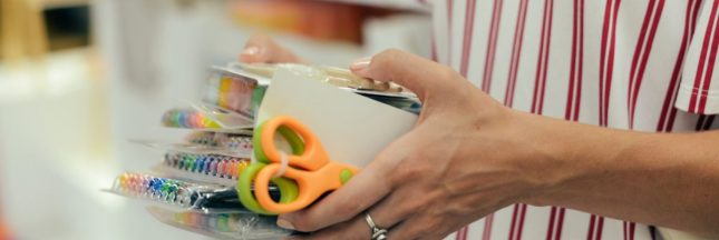 Rentrée scolaire : doit-on rendre gratuites les fournitures scolaires ?