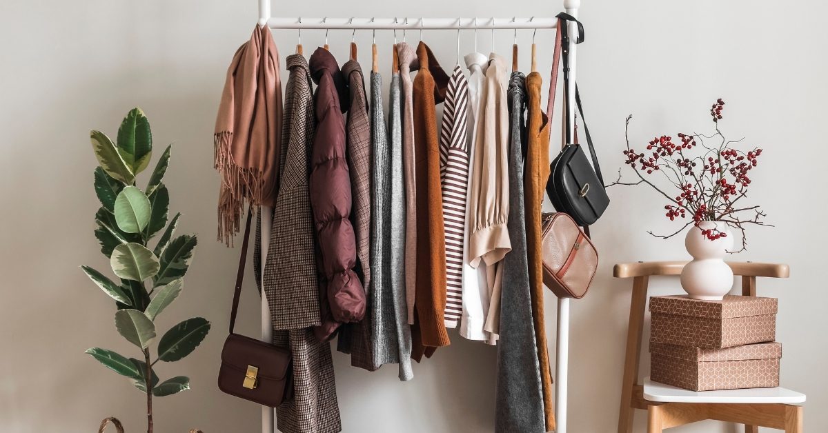 Conserver ses vêtements plus longtemps : astuces pour moins dépenser et préserver la planète