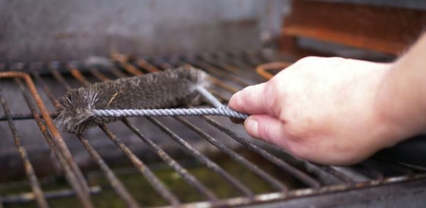 D'autres astuces alimentaires pour nettoyer votre grille de barbecue