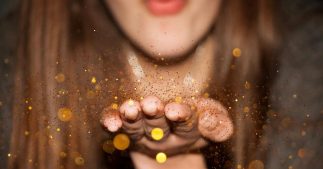 Pollution au plastique : les paillettes désormais interdites Pollution au plastique : les paillettes désormais interdites