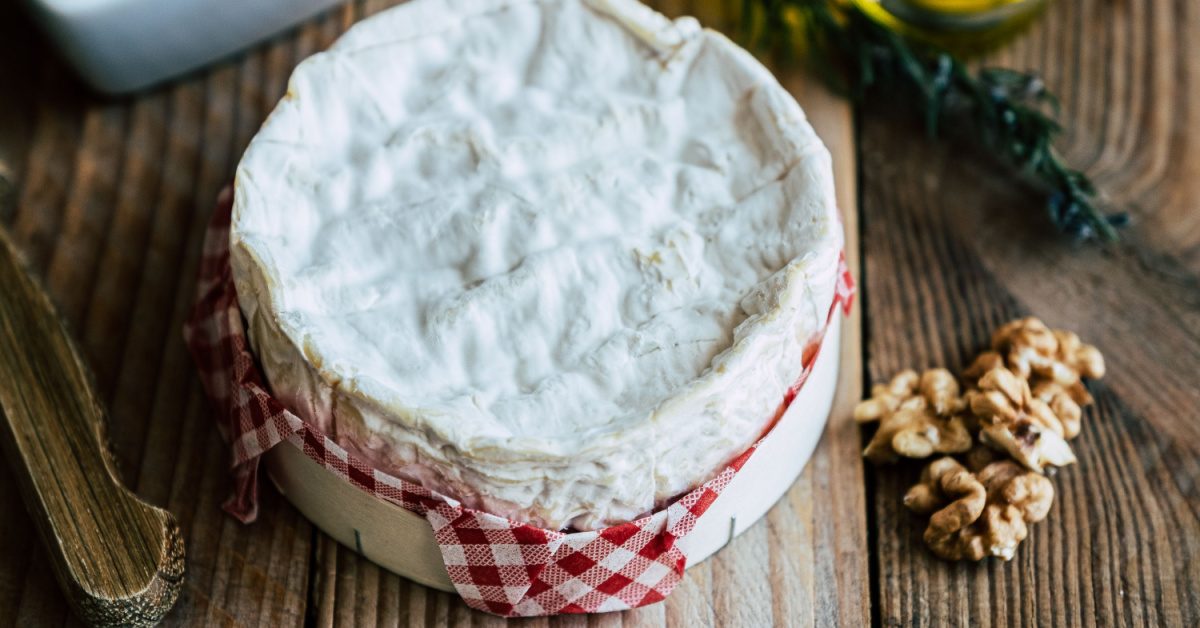 L’UE va-t-elle priver le camembert de sa boîte en bois ?