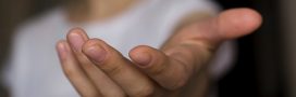 Vos mains en disent long : ce que vos doigts et vos ongles révèlent sur votre santé