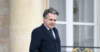 Christophe Béchu, un ministre de la Transition écologique adepte... de l'avion ! Christophe Béchu, un ministre de la Transition écologique adepte... de l'avion !