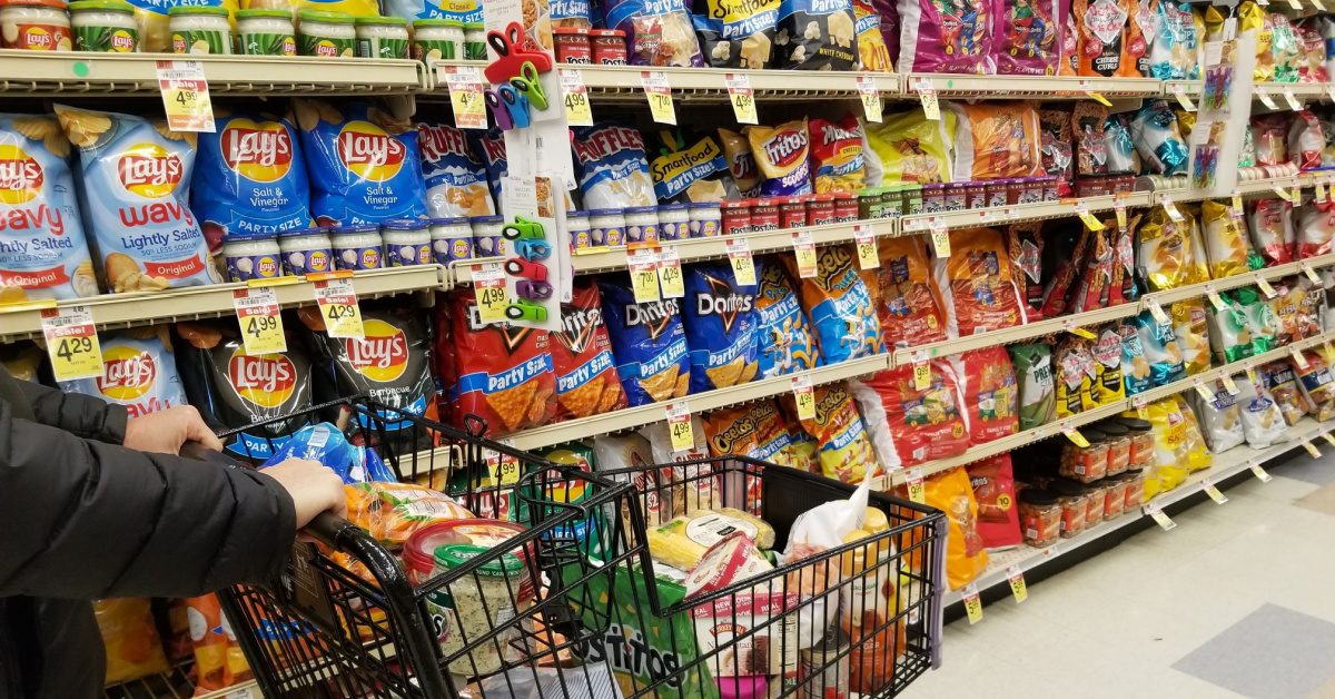 Snacks, sucreries et boissons énergétiques  : la ‘malbouffe’ cartonne malgré l’Inflation
