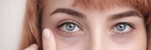Cernes et poches sous les yeux : des solutions naturelles pour retrouver un regard frais Cernes et poches sous les yeux : des solutions naturelles pour retrouver un regard frais