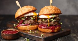 Recette – hamburger aux graines germées et sauce betterave