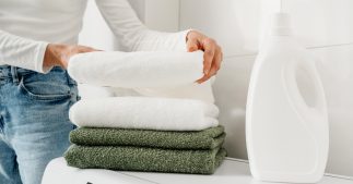 Un adoucissant textile parfumé fait maison, pour des lessives saines et douces Un adoucissant textile parfumé fait maison, pour des lessives saines et douces