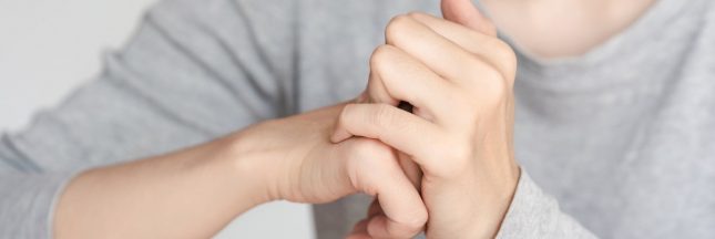 Faire craquer ses articulations, une habitude dangereuse ?