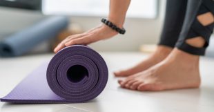 Vieux tapis de yoga : 10 idées pour leur donner une seconde vie