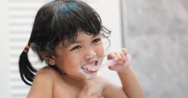 Du sucre dans les dentifrices pour enfants, une douce erreur à éviter