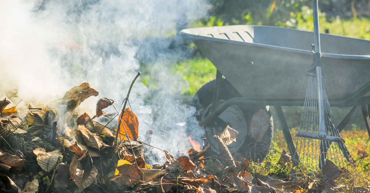 Déchets verts : avez-vous le droit de les brûler dans le jardin ? Déchets verts : avez-vous le droit de les brûler dans le jardin ?