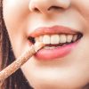 Comment blanchir les dents : le siwak, traitement de choc tout en douceur