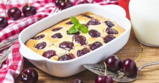 6 Astuces pour éviter que les cerises ne tombent au fond de votre clafoutis 6 Astuces pour éviter que les cerises ne tombent au fond de votre clafoutis