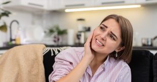 4 remèdes naturels contre les douleurs dentaires 4 remèdes naturels contre les douleurs dentaires