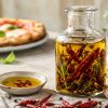 Recette - L'huile pimentée maison qui transforme pizzas, pâtes et légumes Recette - L'huile pimentée maison qui transforme pizzas, pâtes et légumes