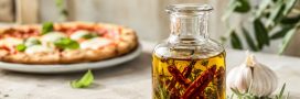 Recette - L'huile pimentée maison qui transforme pizzas, pâtes et légumes Recette - L'huile pimentée maison qui transforme pizzas, pâtes et légumes