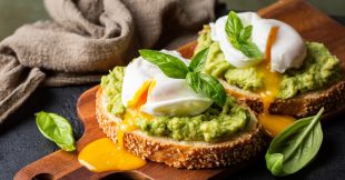 L'art des oeufs pochés : technique et recettes gourmandes