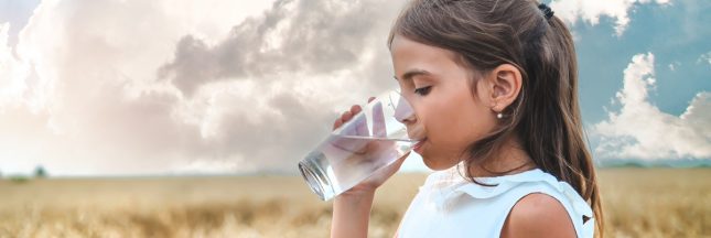 Au robinet, en bouteille, à quelle eau peut-on encore se fier ?
