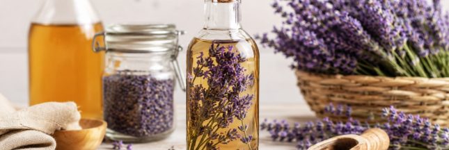 Infusion de lavande et éléments naturels