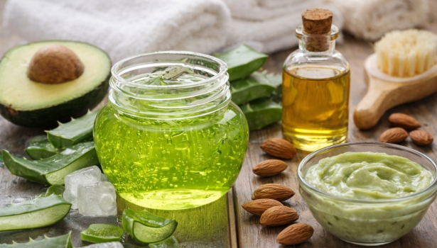 Soins beauté à l'avocat et aloe vera