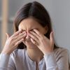 Taches noires devant les yeux : quand s'inquiéter ? Taches noires devant les yeux : quand s'inquiéter ?