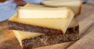 Faut-il jeter (ou manger) les croûtes de fromage ? Faut-il jeter (ou manger) les croûtes de fromage ?