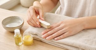 Manucure japonaise : cette méthode étonnante fait briller les ongles sans vernis Manucure japonaise : cette méthode étonnante fait briller les ongles sans vernis