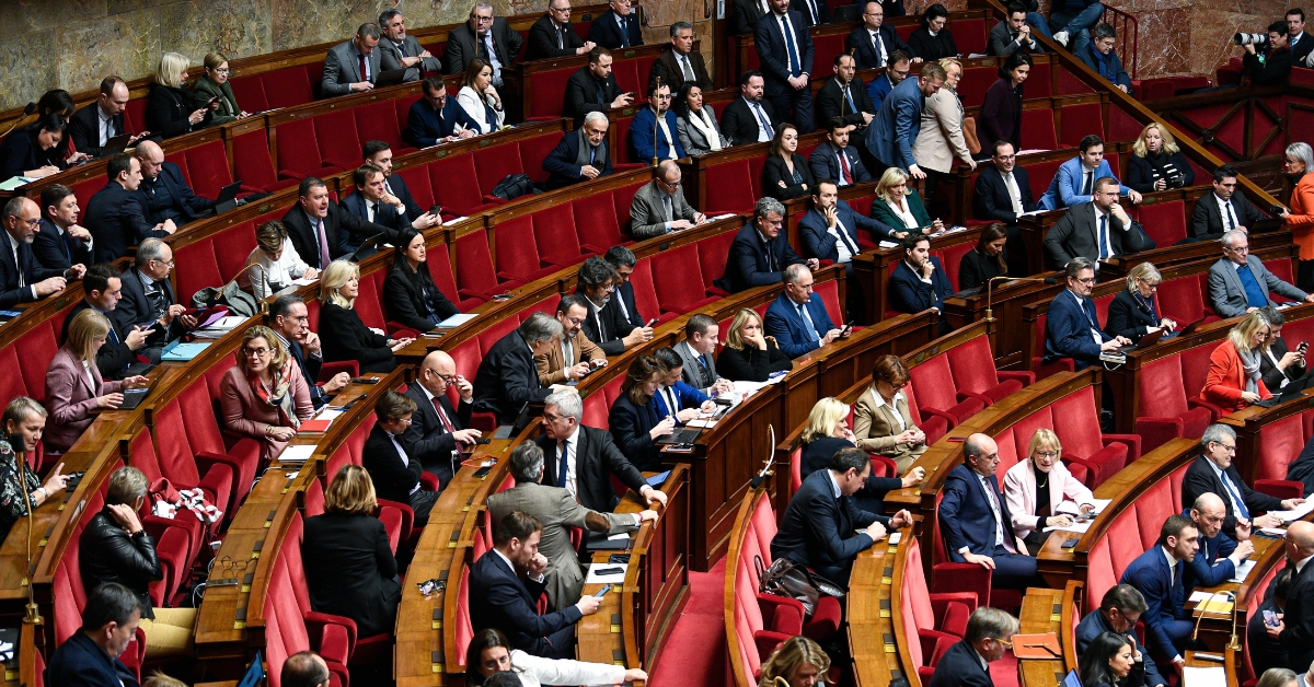 Pension alimentaire défiscalisée pour les parents isolés : une avancée menacée par le 49.3 ?