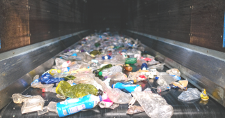 Plastique : face au taux de recyclage trop faible, le gouvernement envisage un 'bonus-malus' Plastique : face au taux de recyclage trop faible, le gouvernement envisage un 'bonus-malus'
