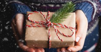 Repensons les cadeaux de Noël : un enjeu écologique et solidaire Repensons les cadeaux de Noël : un enjeu écologique et solidaire