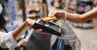 Le paiement par carte dépasse les espèces en France - Et vous, comment préférez-vous payer ? Le paiement par carte dépasse les espèces en France - Et vous, comment préférez-vous payer ?