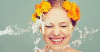 Hydrolats : Le secret anti-âge naturel pour une peau jeune et éclatante Hydrolats : Le secret anti-âge naturel pour une peau jeune et éclatante