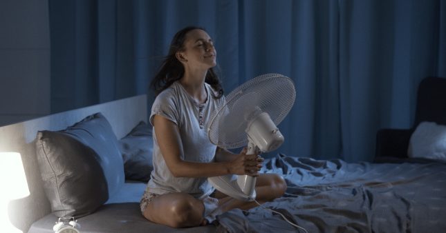 Vous dormez avec un ventilateur ? Voici ce que ça coûte vraiment