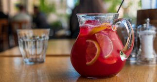Que faire des restes de sangria ? 4 recettes zéro gaspi pour ne rien jeter ! Que faire des restes de sangria ? 4 recettes zéro gaspi pour ne rien jeter !