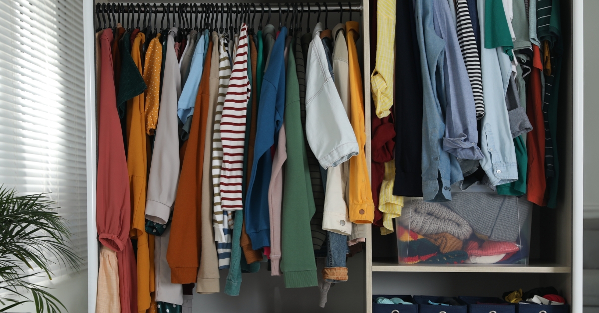 42 vêtements neufs par an par Français, un dressing qui déborde... et la planète aussi !