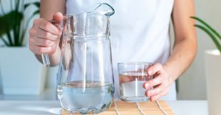 PFAS dans l'eau potable : ce que les enquêtes ont trouvé