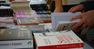 Amazon relance la bataille du prix du livre en contournant la loi Amazon relance la bataille du prix du livre en contournant la loi