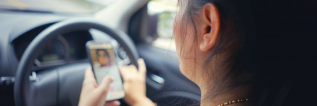 Téléphone au volant = permis envolé !