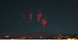Des méduses rouges dans le ciel ? Ce n'est pas de l'IA mais des farfadets Des méduses rouges dans le ciel ? Ce n'est pas de l'IA mais des farfadets